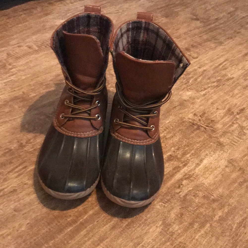 Duck boots
